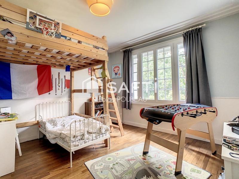 Maison - 240 m² - 9 pièces