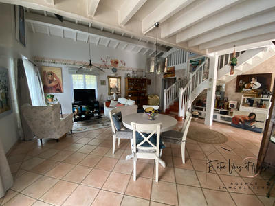 Maison traditionnelle - 176 m² - 4 pièces