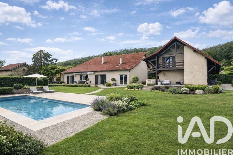 Maison - 285 m² - 9 pièces