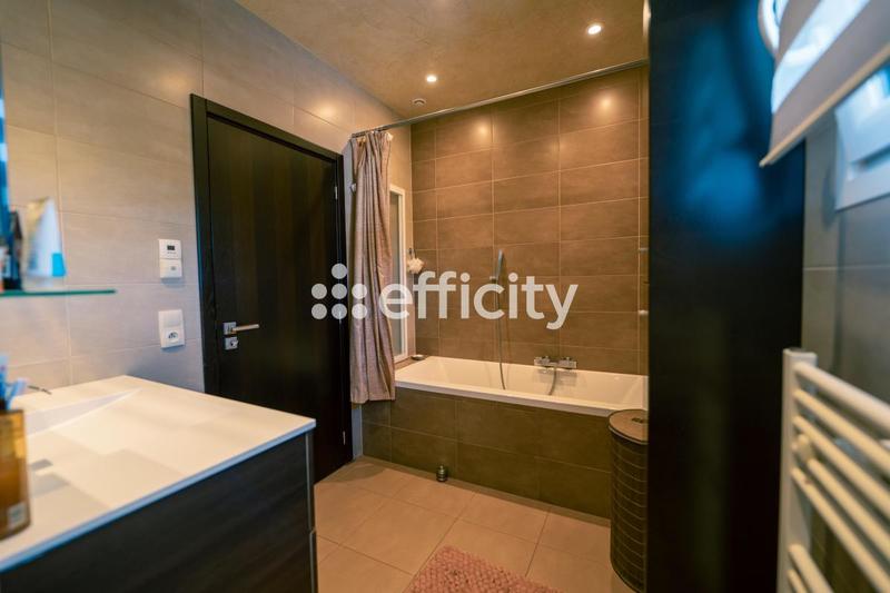 Pavillon - 175 m² - 6 pièces