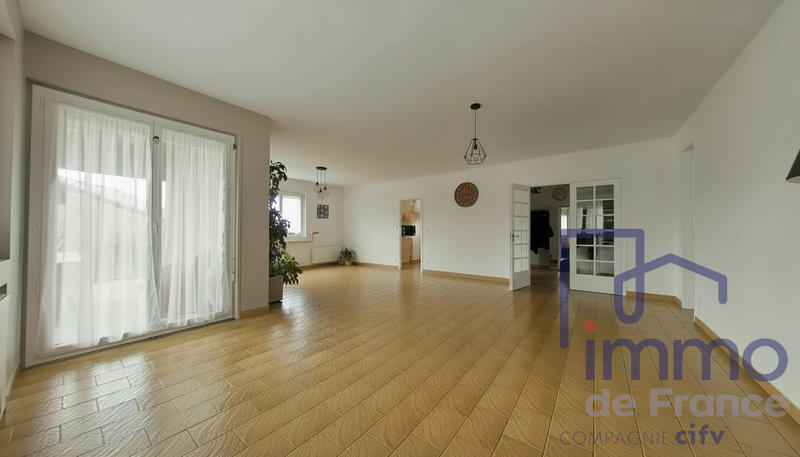 Maison - 222 m² - 8 pièces