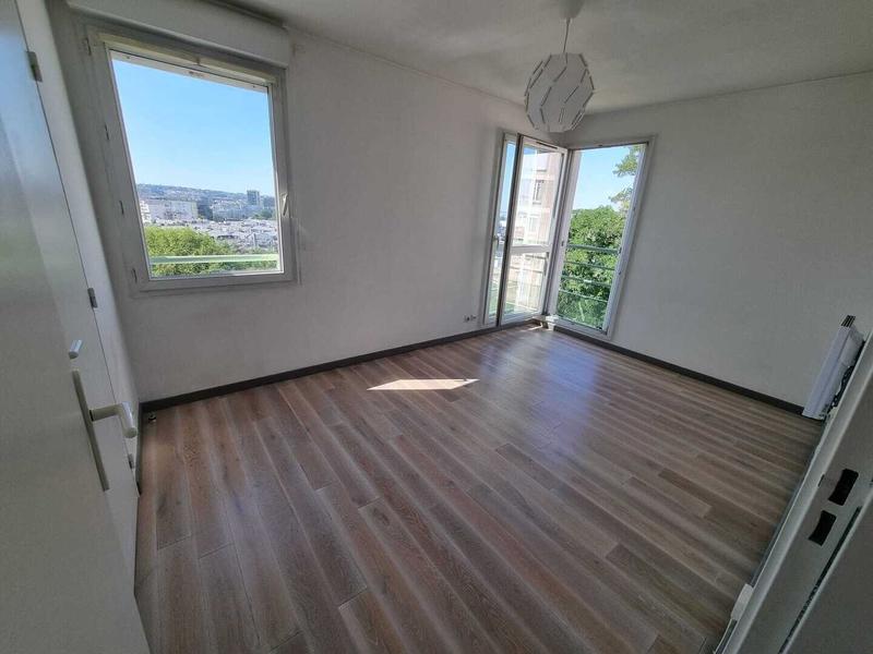 Appartement - 99 m² - 5 pièces