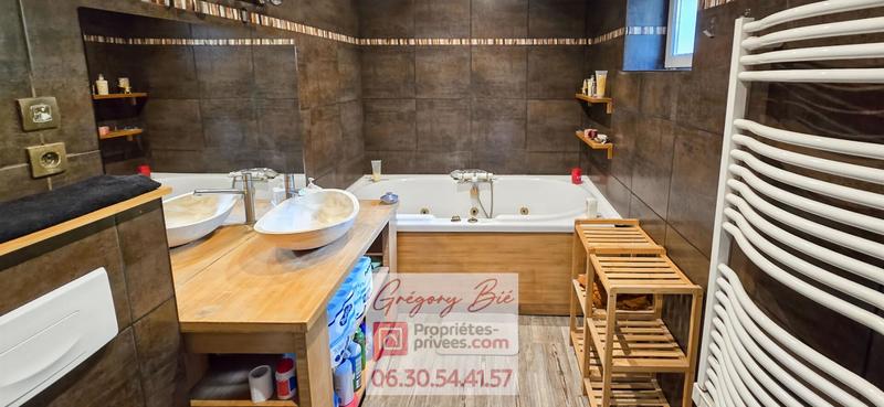 Maison - 231 m² - 7 pièces