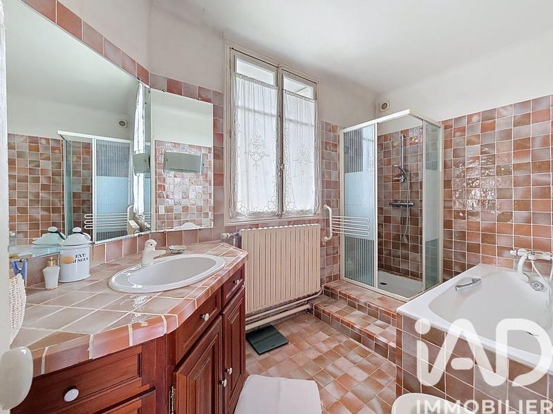 Maison - 237 m² - 12 pièces