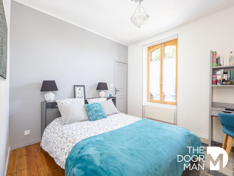 Demeure - 137 m² - 5 pièces