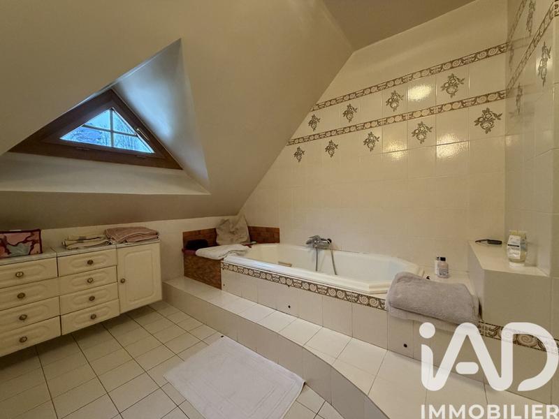 Maison - 245 m² - 9 pièces