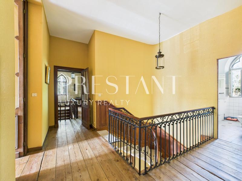 Maison - 400 m² - 10 pièces