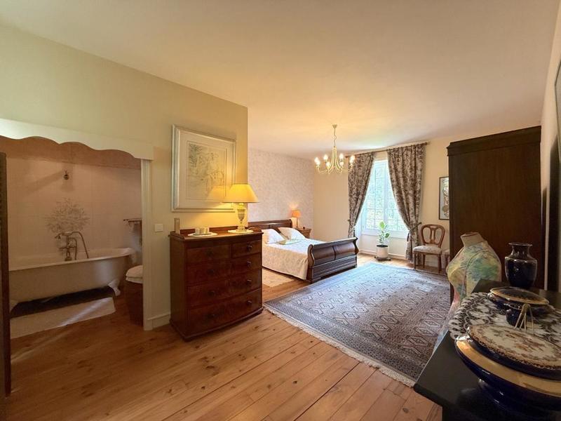 Maison - 333 m² - 9 pièces