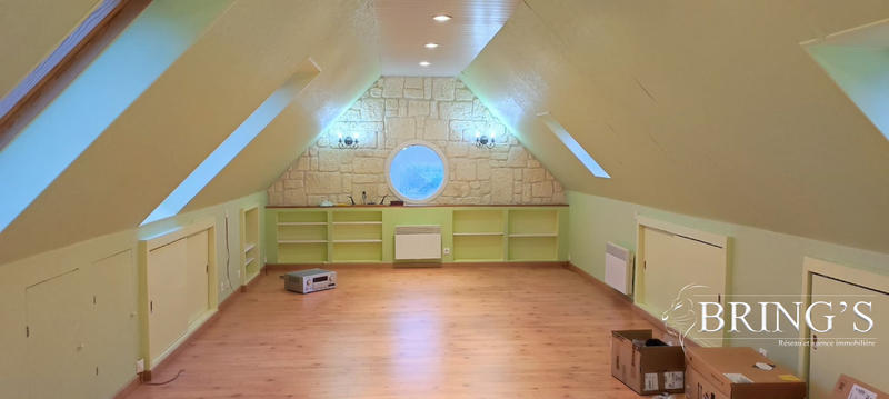 Maison - 225 m² - 9 pièces