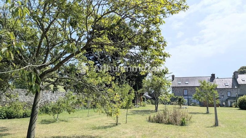 Maison - 227 m² - 8 pièces