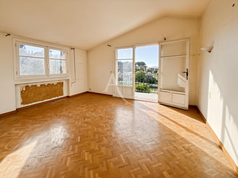 Appartement - 105 m² - 5 pièces