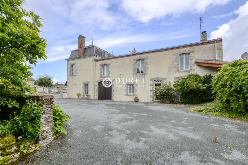 Maison - 258 m² - 14 pièces