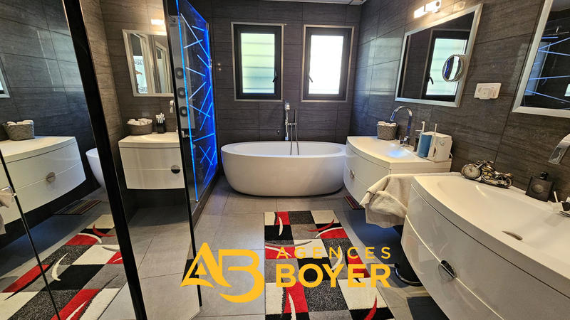 Appartement - 143 m² - 5 pièces