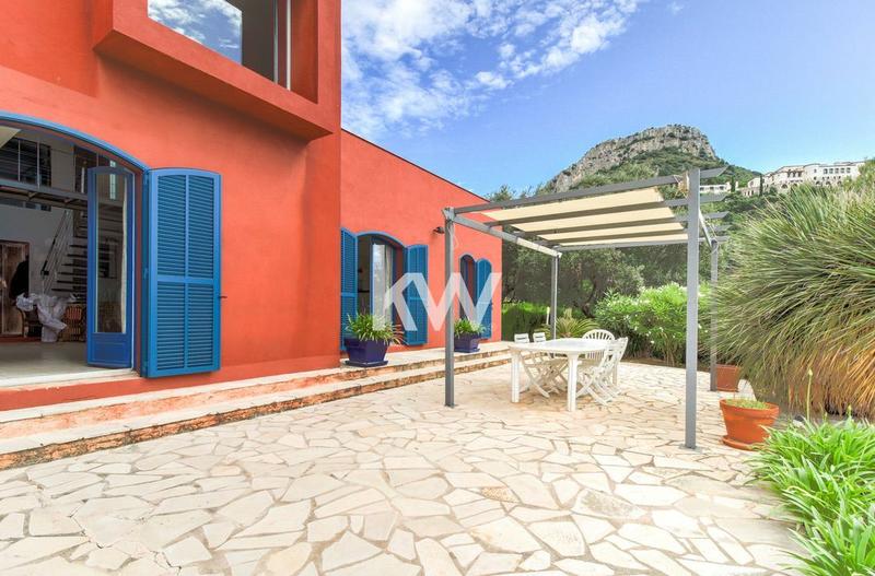 Maison - 230 m² - 8 pièces