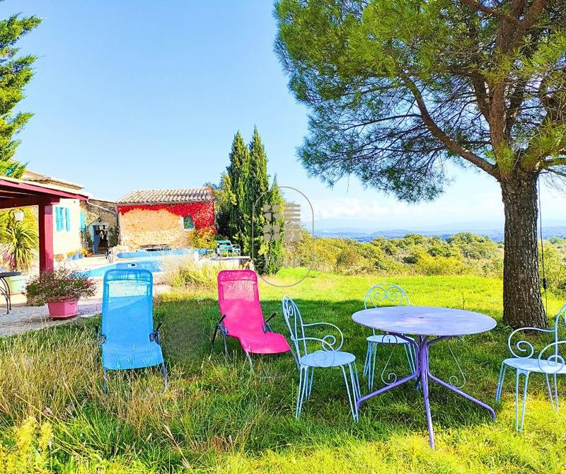 Mas - 250 m² - 11 pièces