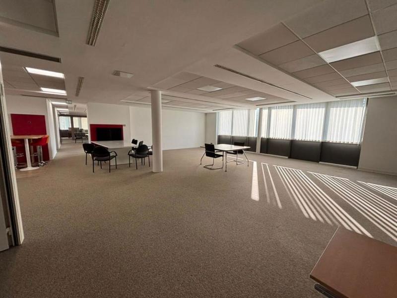 Bureau - 1 500 m²