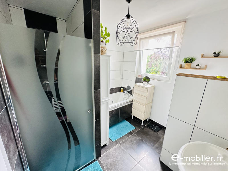 Maison - 101 m² - 5 pièces