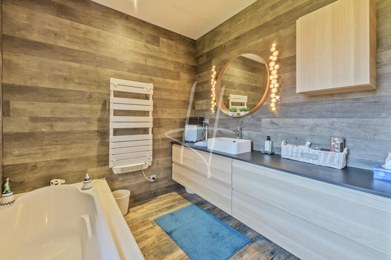 Maison - 165 m² - 6 pièces