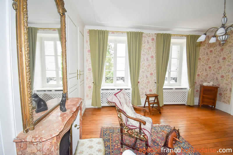 Demeure - 348 m² - 19 pièces