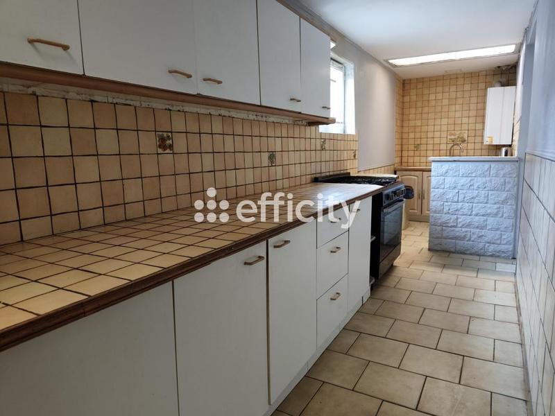 Maison - 205 m² - 9 pièces