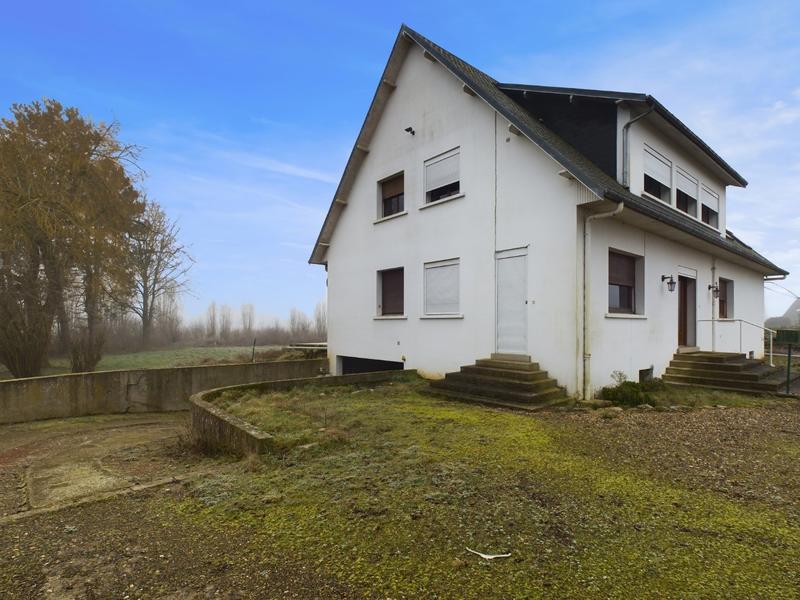 Maison - 245 m² - 9 pièces