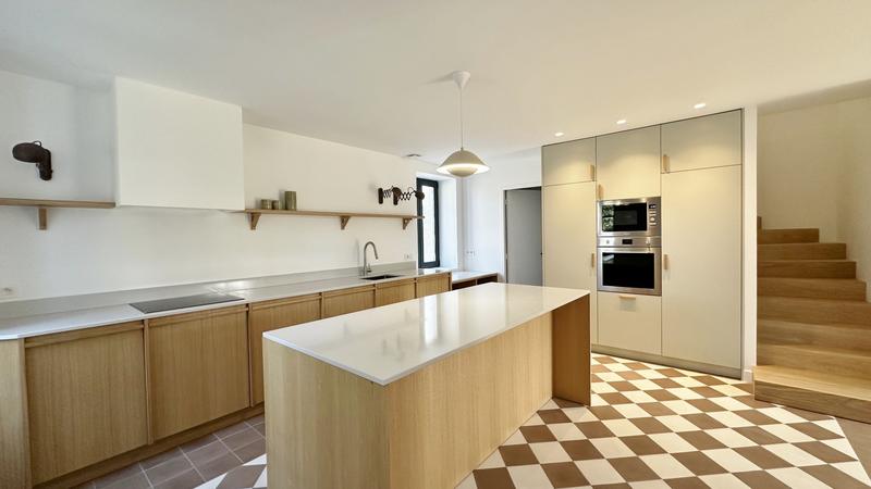 Maison - 200 m² - 6 pièces