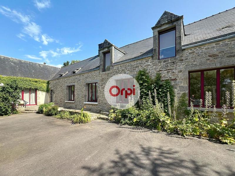 Maison - 253 m² - 7 pièces