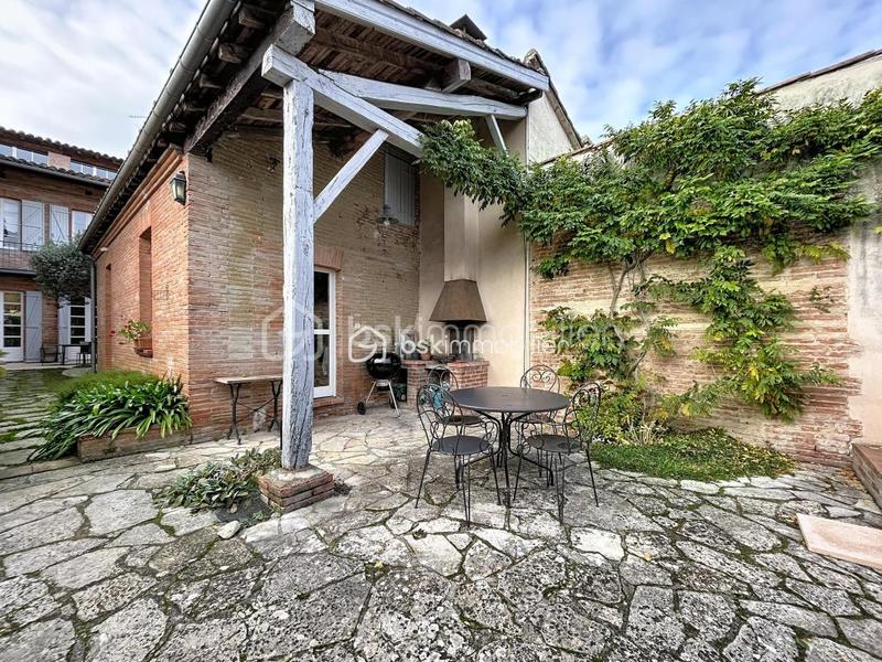 Propriété - 244 m² - 9 pièces