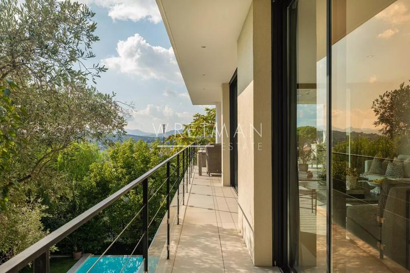 Villa - 242 m² - 6 pièces