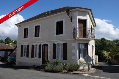 Maison de village - 131 m² - 9 pièces