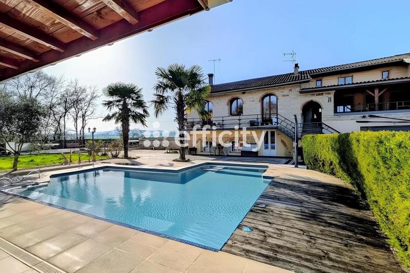 Maison - 413 m² - 8 pièces