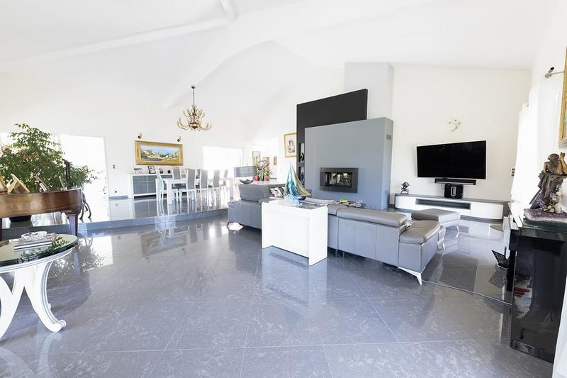 Maison - 397 m² - 8 pièces