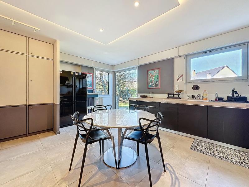 Maison - 220 m² - 9 pièces