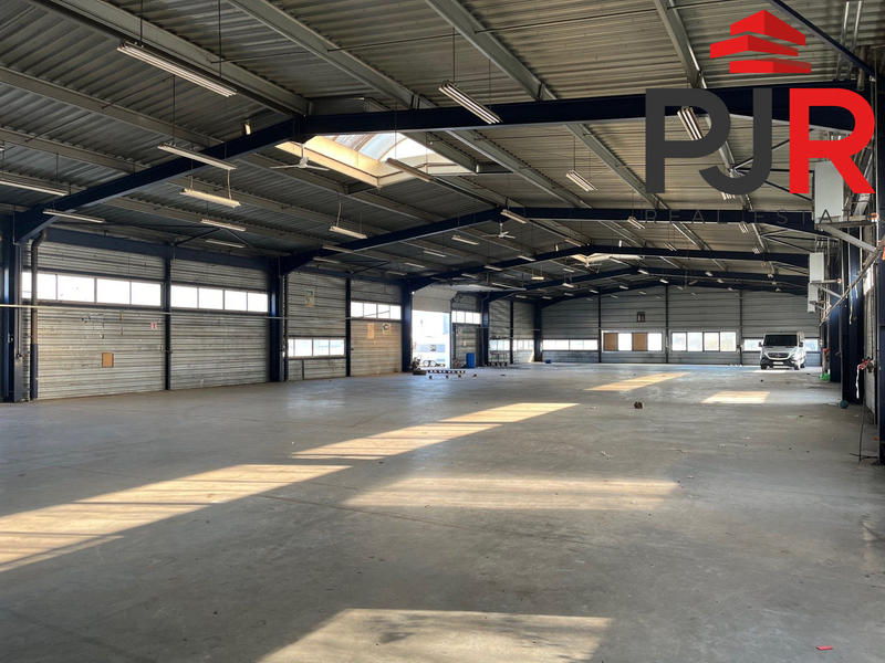 Local d'activités - 1 582 m²