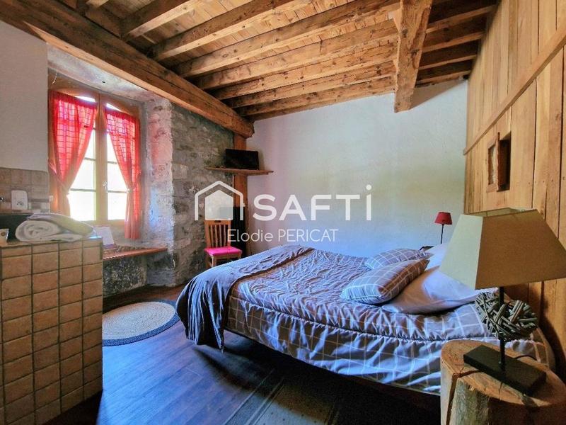 Maison - 280 m² - 9 pièces