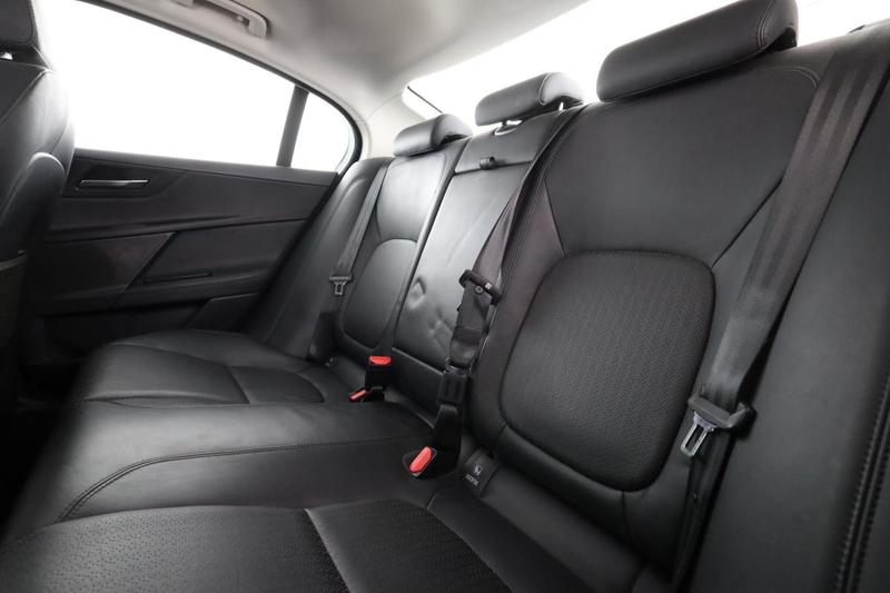 Jaguar Xe 2.0d Portfolio Auto 180 ch