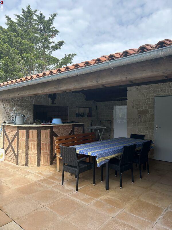 Propriété - 240 m² - 11 pièces