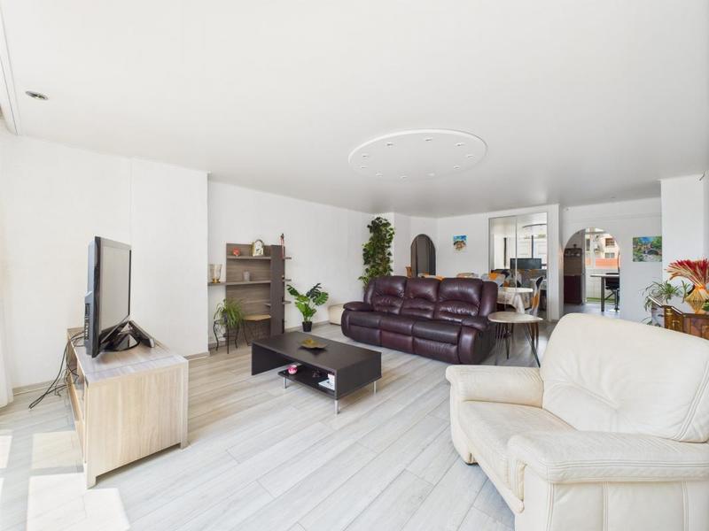 Appartement - 93 m² - 4 pièces