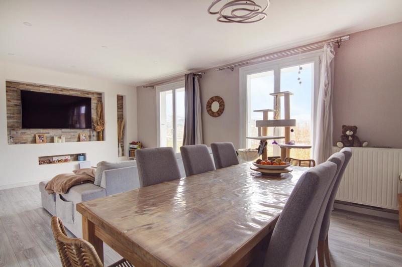 Appartement - 93 m² - 4 pièces