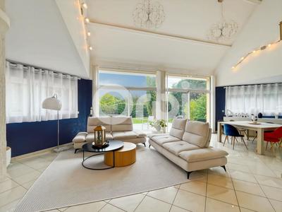 Maison - 260 m² - 9 pièces