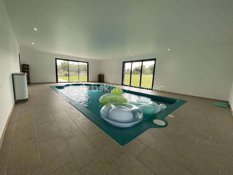 Villa - 244 m² - 6 pièces