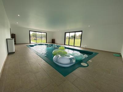 Villa - 244 m² - 6 pièces