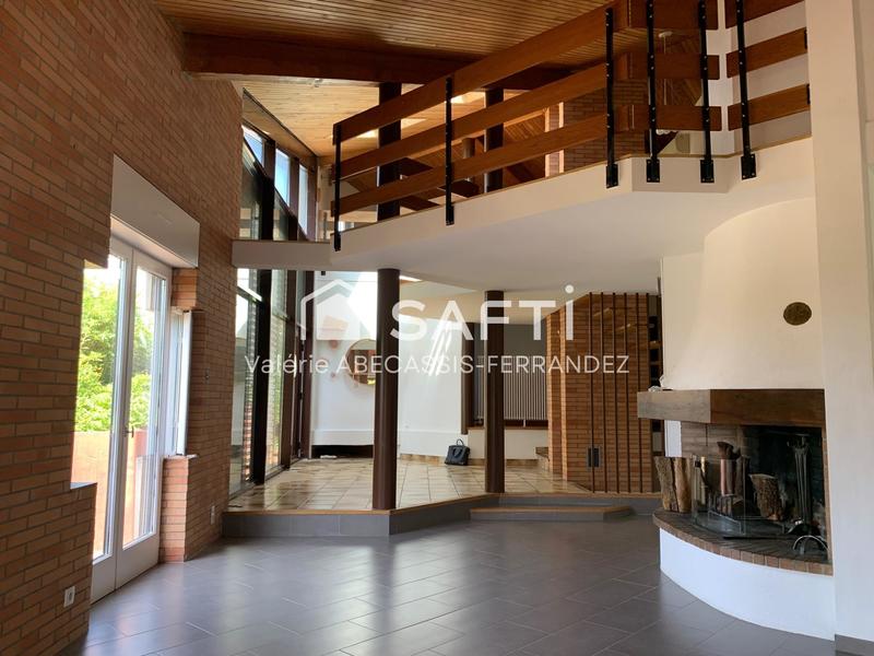 Maison - 215 m² - 7 pièces