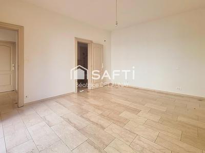 Maison - 219 m² - 8 pièces