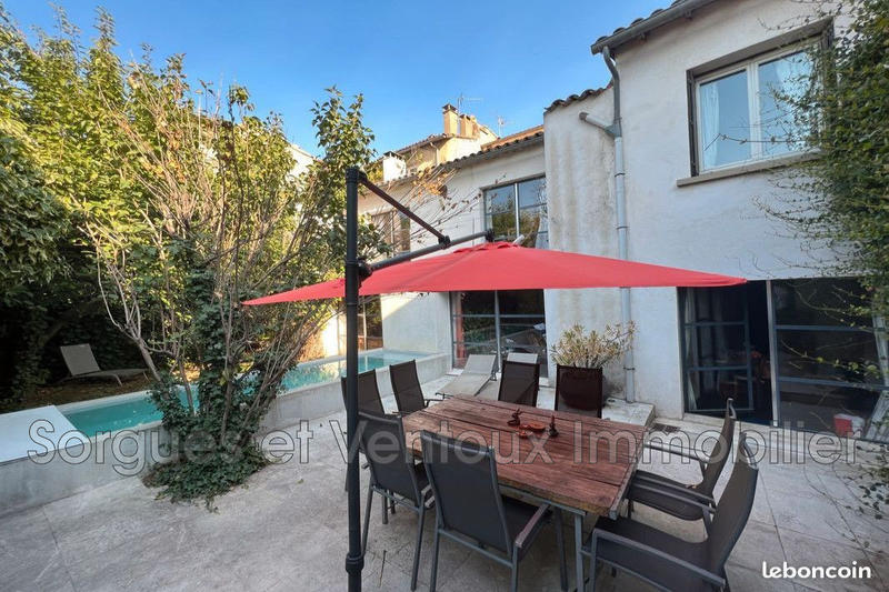 Maison - 270 m² - 8 pièces