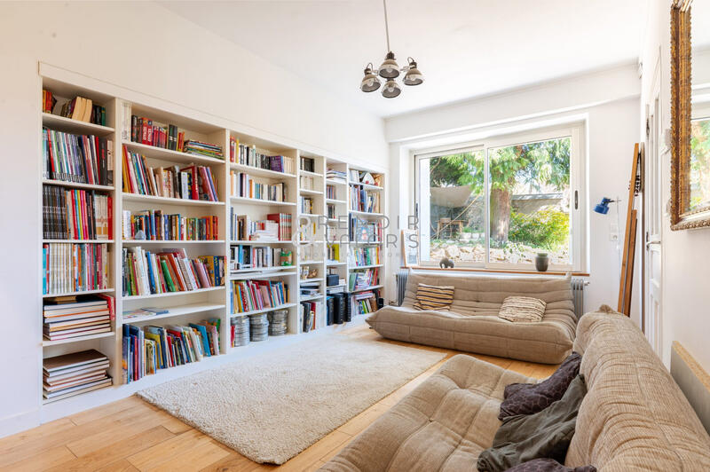 Maison - 260 m² - 8 pièces