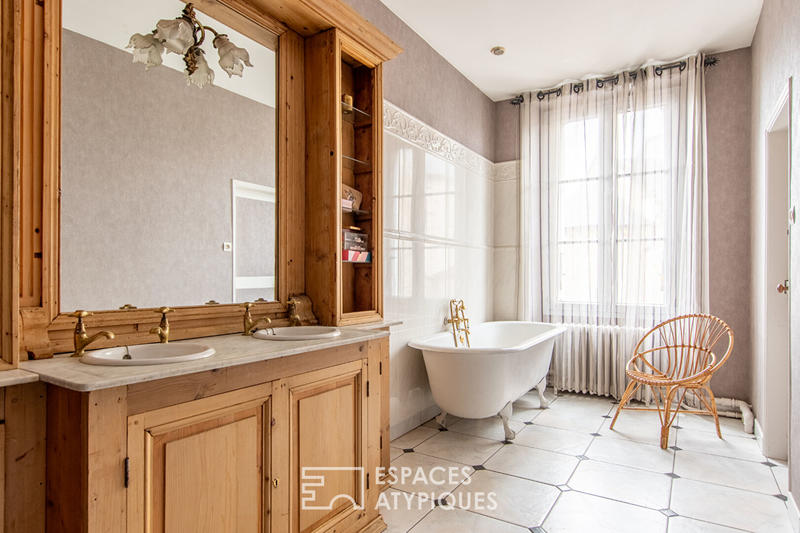 Maison - 239 m² - 8 pièces