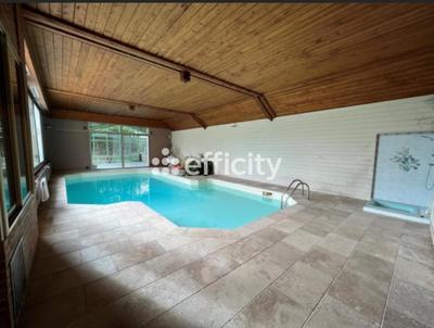 Maison - 300 m² - 9 pièces