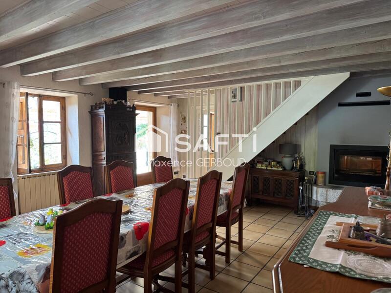 Maison - 184 m² - 8 pièces