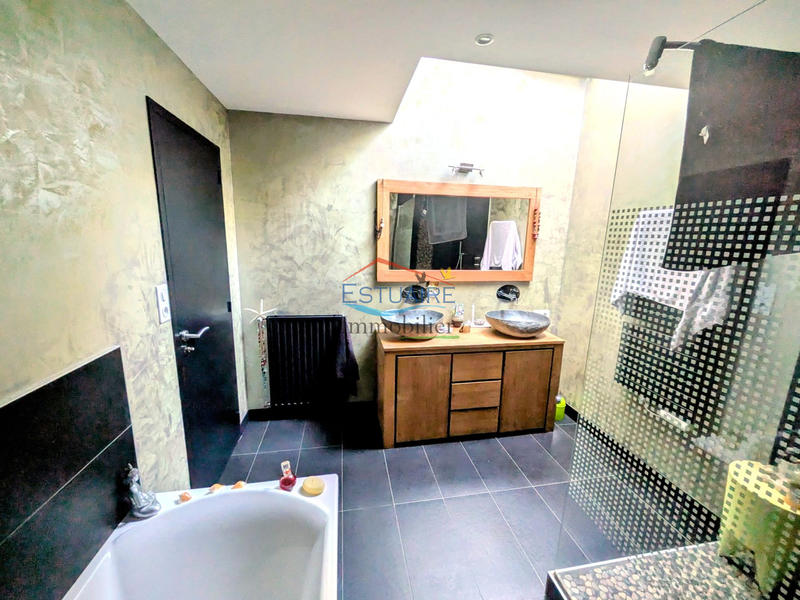 Maison - 184 m² - 7 pièces